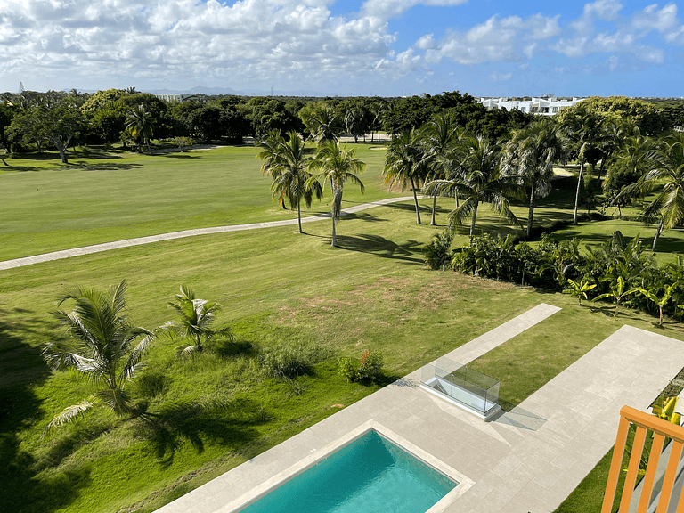 Lujoso Pent House con vista al campo de golf