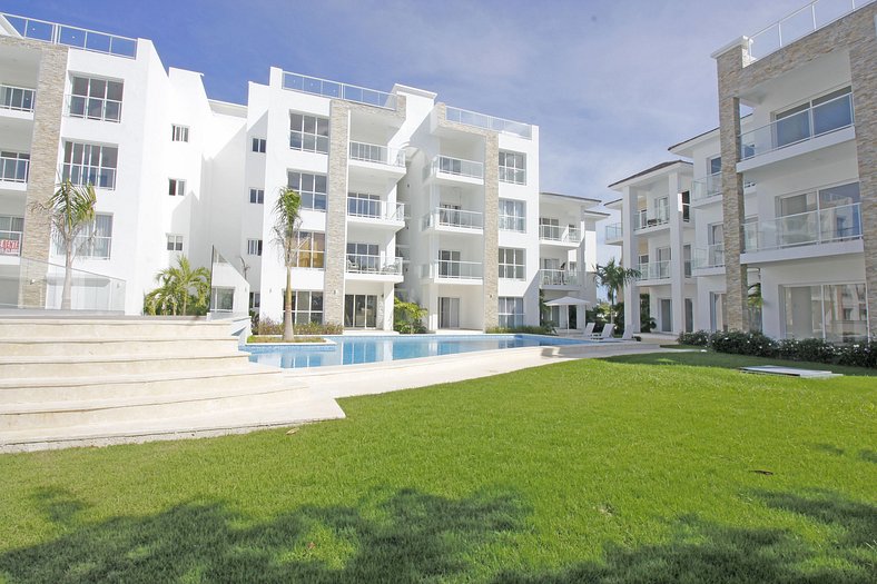 Moderno apartamentos , vista a la piscina