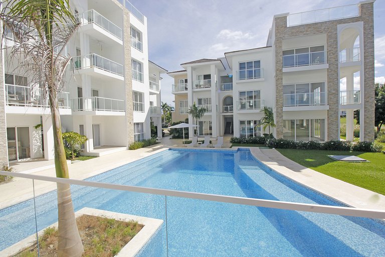 Moderno apartamentos , vista a la piscina