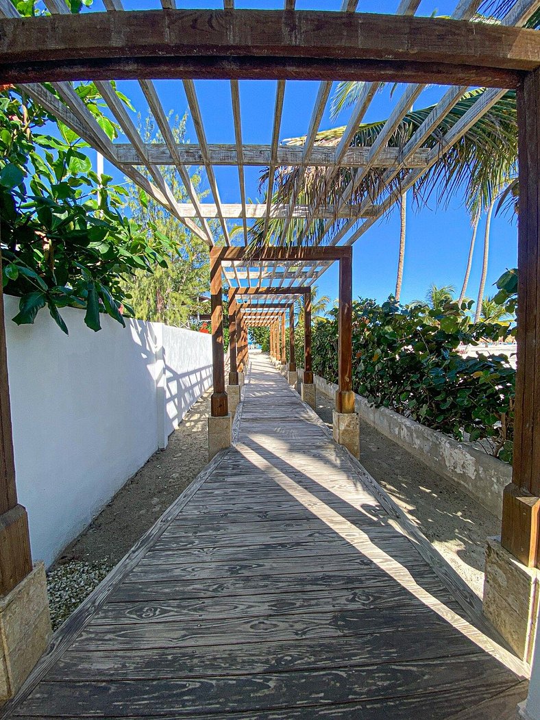 Private beach access, 2 bdrm, 3 beds